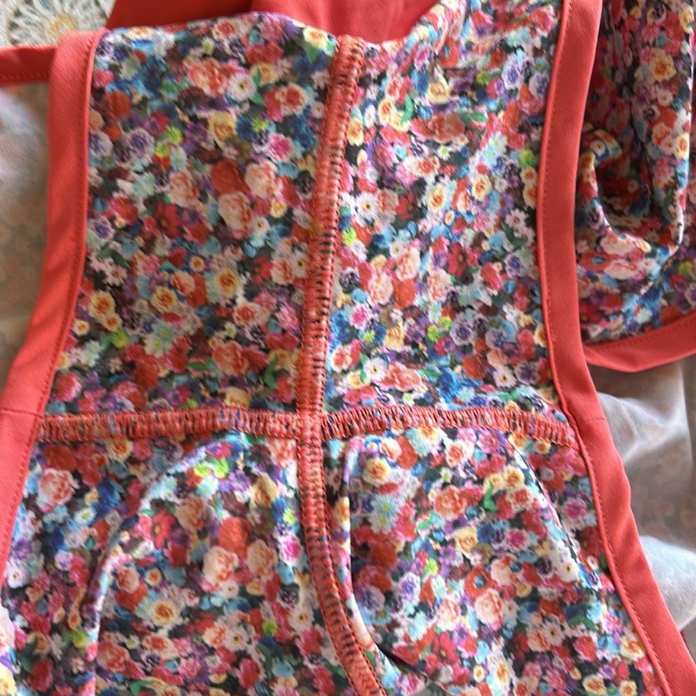 Lululemon Speed Short 2.5” Size 6 Prism‎ Petal Multi/Aromic Red (Coral) - Picture 9 of 10